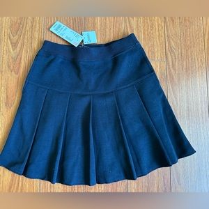 Uniqlo girl tuck skirt size 9/10